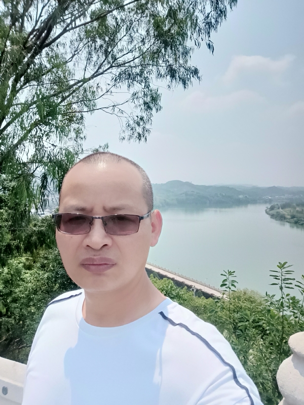 随缘随性的第一张照片--肇庆中老年相亲网